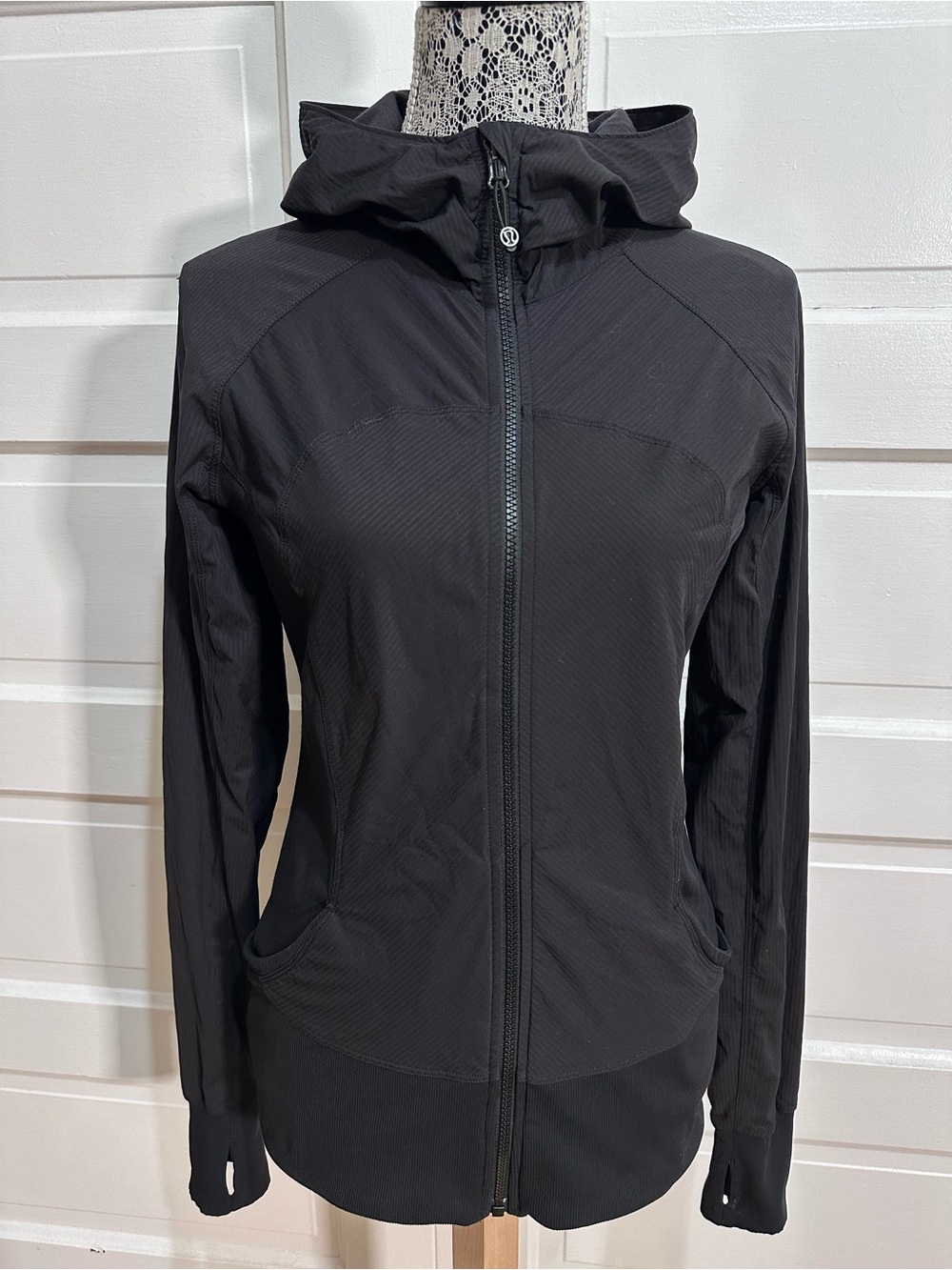 Lululemon In Flux Jacket Hoodie Size 12 Black Dance Studio Flattering Fit $128